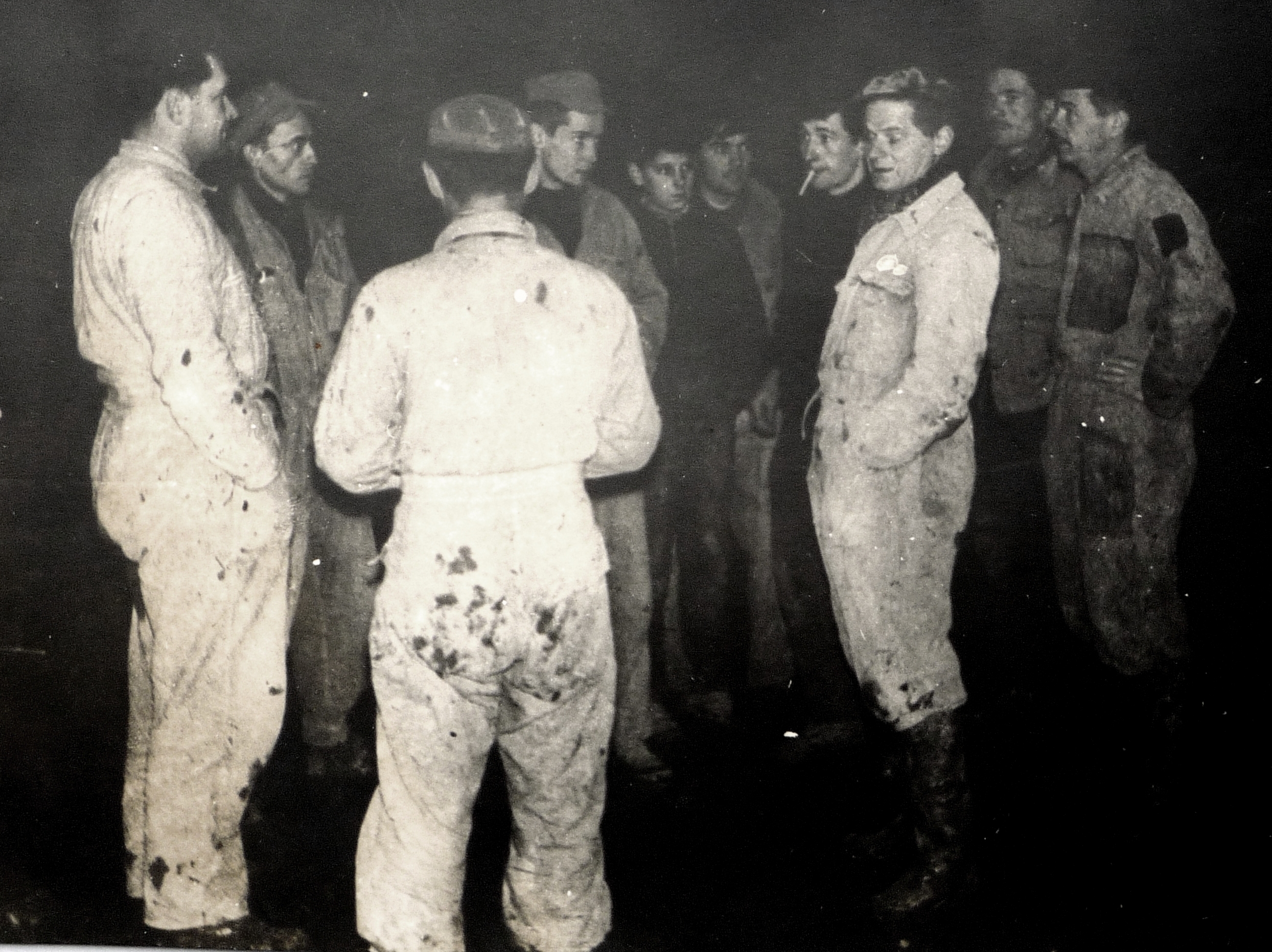 Philippe Gouin avec André Leroi-Gourhan à la 
					Grotte des Pêcheurs à Saint-Moré, Yonne